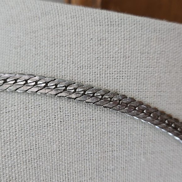 HERRINGBONE SILVER TONE CHOKER NECKLACE - Picture 2 of 3